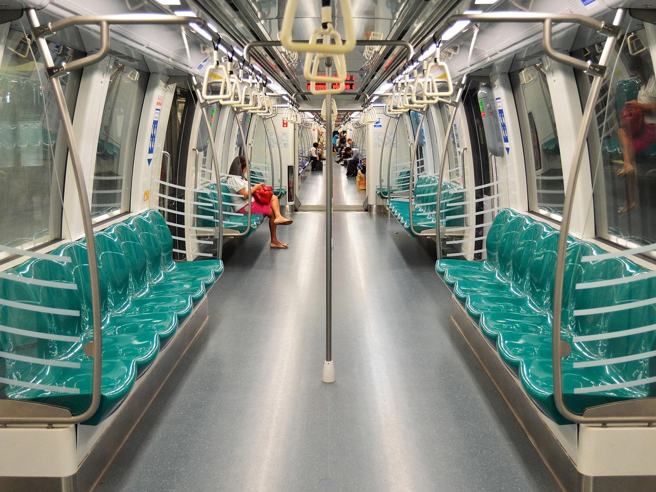 2025新奥跟香港资料正版大全或新澳门或香港2025最新款免费-最新正品灵活解析,警惕信息误区 深度解析